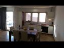 Apartamenty Summer Sun SA1(2+1), A2(2+2), A3(4+2), A4(4+2) Privlaka - Riwiera Zadar  - Apartament - A3(4+2): kuchnia z jadalnią