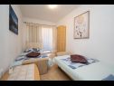 Apartamenty Gavro - 20 m from the sea: A1(4), A2 (2+2) Vir - Riwiera Zadar  - Apartament - A1(4): sypialnia
