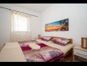 Apartamenty Gavro - 20 m from the sea: A1(4), A2 (2+2) Vir - Riwiera Zadar  - Apartament - A1(4): sypialnia