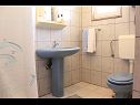 Apartamenty i pokoje Jagoda - comfy and cozy : A1 Lijevi (3+2), A2 Desni (3+2), R1(4) Zadar - Riwiera Zadar  - Apartament - A1 Lijevi (3+2): łazienka z WC
