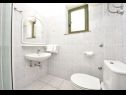 Apartamenty Dome - 150m from sea: A22(2), A32(2), A33(2) Zadar - Riwiera Zadar  - Apartament - A22(2): łazienka z WC