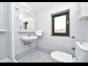 Apartamenty Dome - 150m from sea: A22(2), A32(2), A33(2) Zadar - Riwiera Zadar  - Apartament - A32(2): łazienka z WC