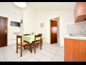 Apartamenty Dome - 150m from sea: A22(2), A32(2), A33(2) Zadar - Riwiera Zadar  - Apartament - A33(2): kuchnia z jadalnią