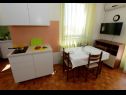 Apartamenty Ankica - 150 m from beach: A1(2+2), A2(5), A3(4+1), A4(2+2) Zadar - Riwiera Zadar  - Apartament - A1(2+2): kuchnia z jadalnią
