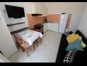 Apartamenty Ankica - 150 m from beach: A1(2+2), A2(5), A3(4+1), A4(2+2) Zadar - Riwiera Zadar  - Apartament - A2(5): pokój dzienny