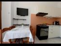 Apartamenty Ankica - 150 m from beach: A1(2+2), A2(5), A3(4+1), A4(2+2) Zadar - Riwiera Zadar  - Apartament - A2(5): kuchnia z jadalnią