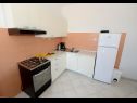 Apartamenty Ankica - 150 m from beach: A1(2+2), A2(5), A3(4+1), A4(2+2) Zadar - Riwiera Zadar  - Apartament - A2(5): kuchnia