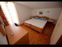 Apartamenty Ankica - 150 m from beach: A1(2+2), A2(5), A3(4+1), A4(2+2) Zadar - Riwiera Zadar  - Apartament - A2(5): sypialnia