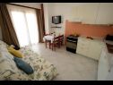 Apartamenty Ankica - 150 m from beach: A1(2+2), A2(5), A3(4+1), A4(2+2) Zadar - Riwiera Zadar  - Apartament - A3(4+1): pokój dzienny