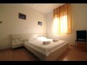 Apartamenty Eddie - great location & comfor: A1(4), A2(4), A3(4), A4(4) Zadar - Riwiera Zadar  - Apartament - A3(4): sypialnia