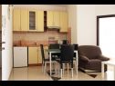 Apartamenty Eddie - great location & comfor: A1(4), A2(4), A3(4), A4(4) Zadar - Riwiera Zadar  - Apartament - A3(4): kuchnia z jadalnią