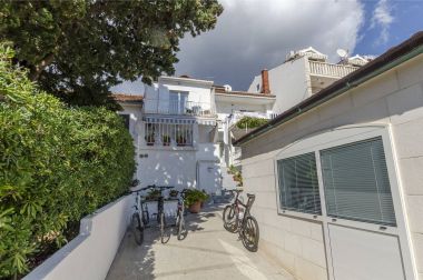Apartamenty i pokoje Mini - parking: SA1(2), R1(2) s balkonom Bol - Wyspa Brac 