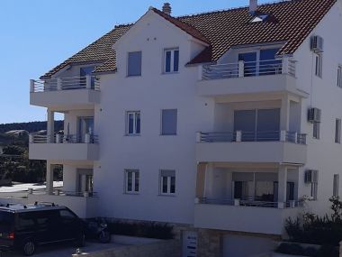 Apartamenty Louis - 250m to the beach: A1(6) Supetar - Wyspa Brac 