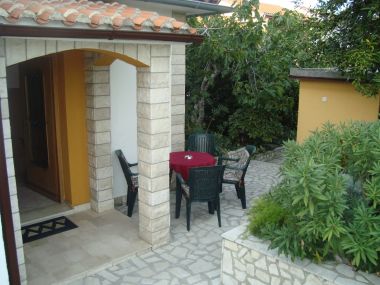 Apartamenty Marija - olive garden: A1(2+1) Omisalj - Wyspa Krk 
