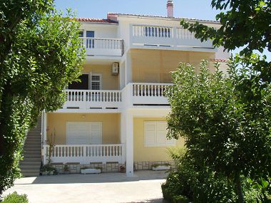 Apartamenty Tiho - 300 m from sea: A1(2), A2(4+2), A3(2) Supetarska Draga - Wyspa Rab 