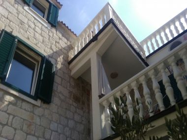 Apartamenty Villa Mirakul A2(2+1) with terrace, A3(4) with big terrace Kastel Novi - Riwiera Split 