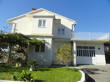 Apartamenty Tomi - with large terrace (60m2): A1(4) Trogir - Riwiera Trogir 