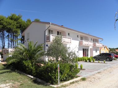 Apartamenty VINK - 80 m from beach A2(4), A3(4), A4(4) Vir - Riwiera Zadar 