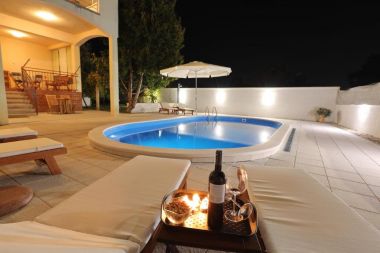 Apartamenty Max - luxurious with pool: A1(6+2) Zadar - Riwiera Zadar 