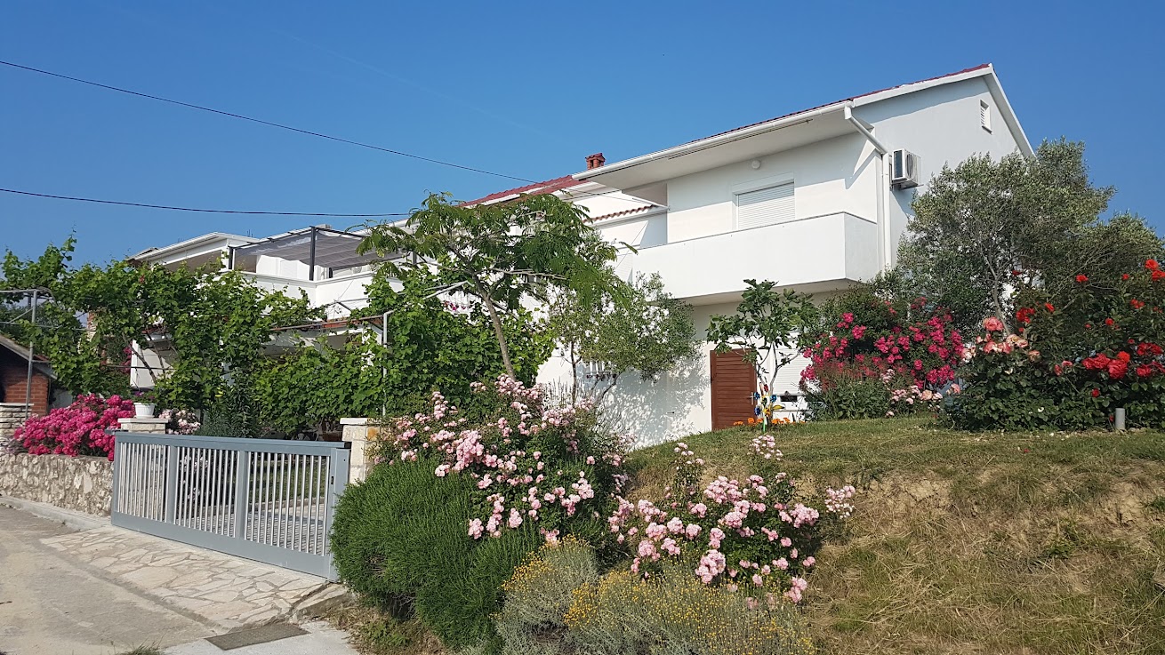 Apartamenty Ivo - 500 m to sandy beach: A1(2+2), A2(6+2), SA3(2+1) Ljubac - Riwiera Zadar 
