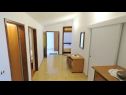 Apartamenty Dani - with parking : A3(5), A4(4+1) Biograd - Riwiera Biograd  - Apartament - A3(5): korytarz
