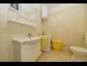 Apartamenty Brane - Economy Apartments: A1(4), A2(2) Postira - Wyspa Brac  - Apartament - A2(2): łazienka z WC
