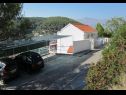 Apartamenty Mira - beautiful sea view: A1 Daniel (4), SA Jelena1 (2) Pucisca - Wyspa Brac  - parking