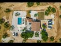 Dom wakacyjny Diana - pool and terrace: H(4+1) Pucisca - Wyspa Brac  - Chorwacja  - basen (dom i otoczenie)