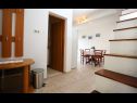 Apartamenty Neda - perfect location & free parking: A1(6), A2(4+1), A3(4+1) Splitska - Wyspa Brac  - Apartament - A2(4+1): korytarz