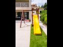 Dom wakacyjny Villa Gold - private pool & grill: H(12+4) Splitska - Wyspa Brac  - Chorwacja  - plac zabaw dla dzieci