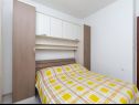 Apartamenty Silvana - economy apartments : A1(4), A3(2+1), A2(2) Supetar - Wyspa Brac  - Apartament - A1(4): sypialnia