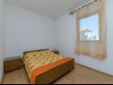 Apartamenty Silvana - economy apartments : A1(4), A3(2+1), A2(2) Supetar - Wyspa Brac  - Apartament - A3(2+1): sypialnia