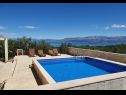 Dom wakacyjny Mario - with pool: H(4+2) Supetar - Wyspa Brac  - Chorwacja  - basen odkryty (dom i otoczenie)
