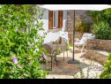 Apartamenty Stone garden - cosy and comfy : A1(4), A2(2) Supetar - Wyspa Brac  - Apartament - A2(2): tarasa w ogrodzie