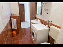 Apartamenty Ivica - 150 m from sea: A1(7), A2(4) Mastrinka - Wyspa Ciovo  - Apartament - A1(7): łazienka z WC