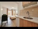 Apartamenty Antonia - 270m to sea: A4 Green(2+2), SA2 Silver(2), A1Blue(2), SA3 Gold(2) Mastrinka - Wyspa Ciovo  - Studio apartament - SA3 Gold(2): kuchnia