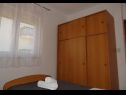 Apartamenty Mara - 70m from the sea A2(4+1), A3(4+1), A4(2+1), A1(2+1) Okrug Gornji - Wyspa Ciovo  - Apartament - A2(4+1): sypialnia