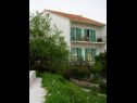 Apartamenty Vinko - 80 m from beach: A1(4+2), A2(4+2) Okrug Gornji - Wyspa Ciovo  - dom