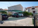 Apartamenty Natali - 5 M from the beach : A6(4+1) Okrug Gornji - Wyspa Ciovo  - parking