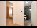 Apartamenty Natali - 5 M from the beach : A6(4+1) Okrug Gornji - Wyspa Ciovo  - Apartament - A6(4+1): korytarz