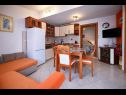 Apartamenty Mihovilovic - 50 m from beach: A1(4), A2(6+1), A3(4+2), A4(2+1) Slatine - Wyspa Ciovo  - Apartament - A4(2+1): pokój dzienny