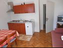 Apartamenty Kate - free private parking: A1(6), A2(3+1)Kada, A3(3+1)Tus Novi Vinodolski - Riwiera Crikvenica  - Apartament - A2(3+1)Kada: pokój dzienny