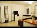 Apartamenty Oasis - 50 m from the sea: SA1(2+2), A2(4+1) Veli Rat - Wyspa Dugi otok  - Studio apartament - SA1(2+2): sypialnia