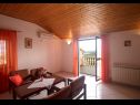 Apartamenty Rar - with nice garden: Ana (6+2) Koromacno - Istria  - Apartament - Ana (6+2): pokój dzienny