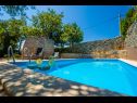 Apartamenty Mimi - with swimming pool A1 Jasen(2+2), A2 Ulika(4+1) , A4 Christa(4+1)  Krnica - Istria  - basen