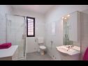 Apartamenty Svjetlana SA1(2+1), SA2(2+1), SA3(2) Pula - Istria  - Studio apartament - SA1(2+1): łazienka z WC
