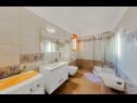 Dom wakacyjny Klo - with pool : H(8) Valtura - Istria  - Chorwacja  - H(8): łazienka z WC