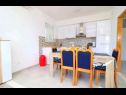 Apartamenty Sunny - 50 m from sea: A2(4) Lumbarda - Wyspa Korcula  - Apartament - A2(4): kuchnia z jadalnią
