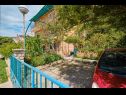 Apartamenty Giuseppe - green terrace: A1(4) Mali Losinj - Wyspa Losinj  - parking (dom i otoczenie)