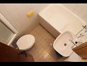 Apartamenty Miljko A1(6), SA2(2), A10(4+1), A11(2+2) Brela - Riwiera Makarska  - łazienka z WC